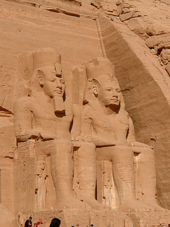 Foto Tempel mit Touristen