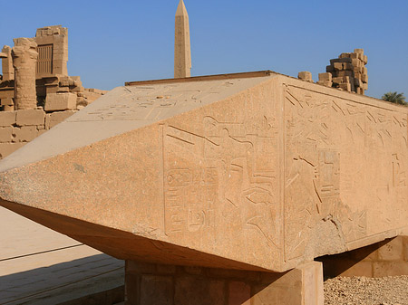 Fotos Umgekippter Obelisk | 