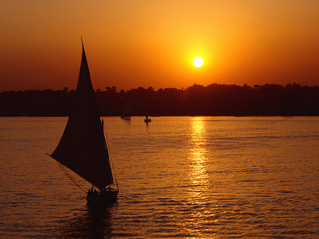 Schöner Sonnenuntergang Foto 