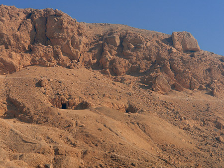 Foto Eingang zum Tempel mit Berg