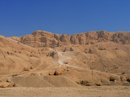 Fotos Eingang zum Tempel mit Berg