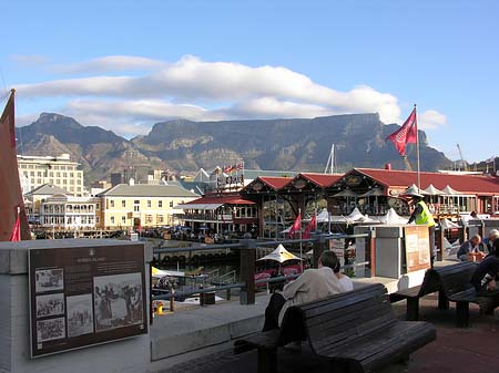 Blick über die Waterfront Fotos
