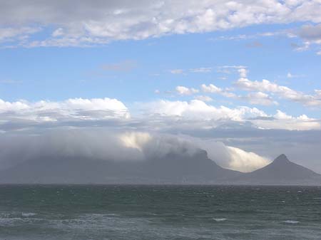 Der Tafelberg mit Wasser Foto 